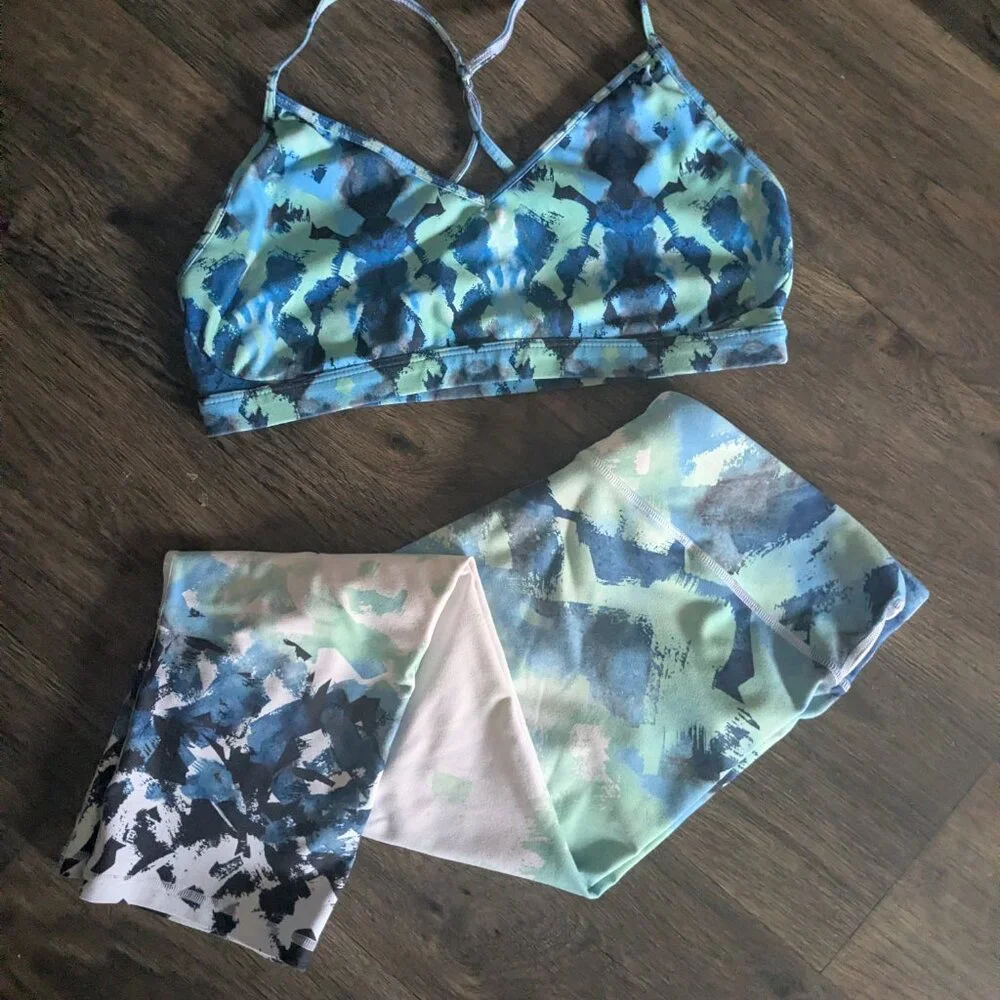 Fabletics Workout Set - Picture 2 of 3